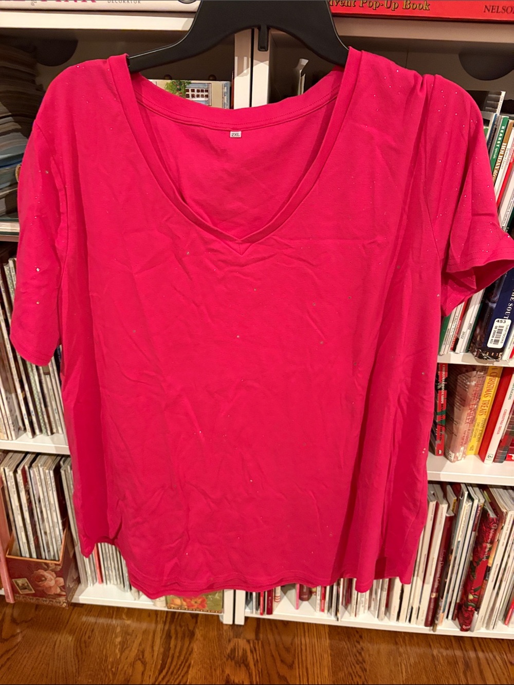 Women’s V-Neck Short Sleeve Tee in Sparkle Fuchsia